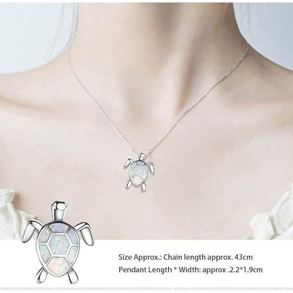 Oceanic Elegance: Handcrafted Turtle Pendant Necklace - Picture 3 of 4